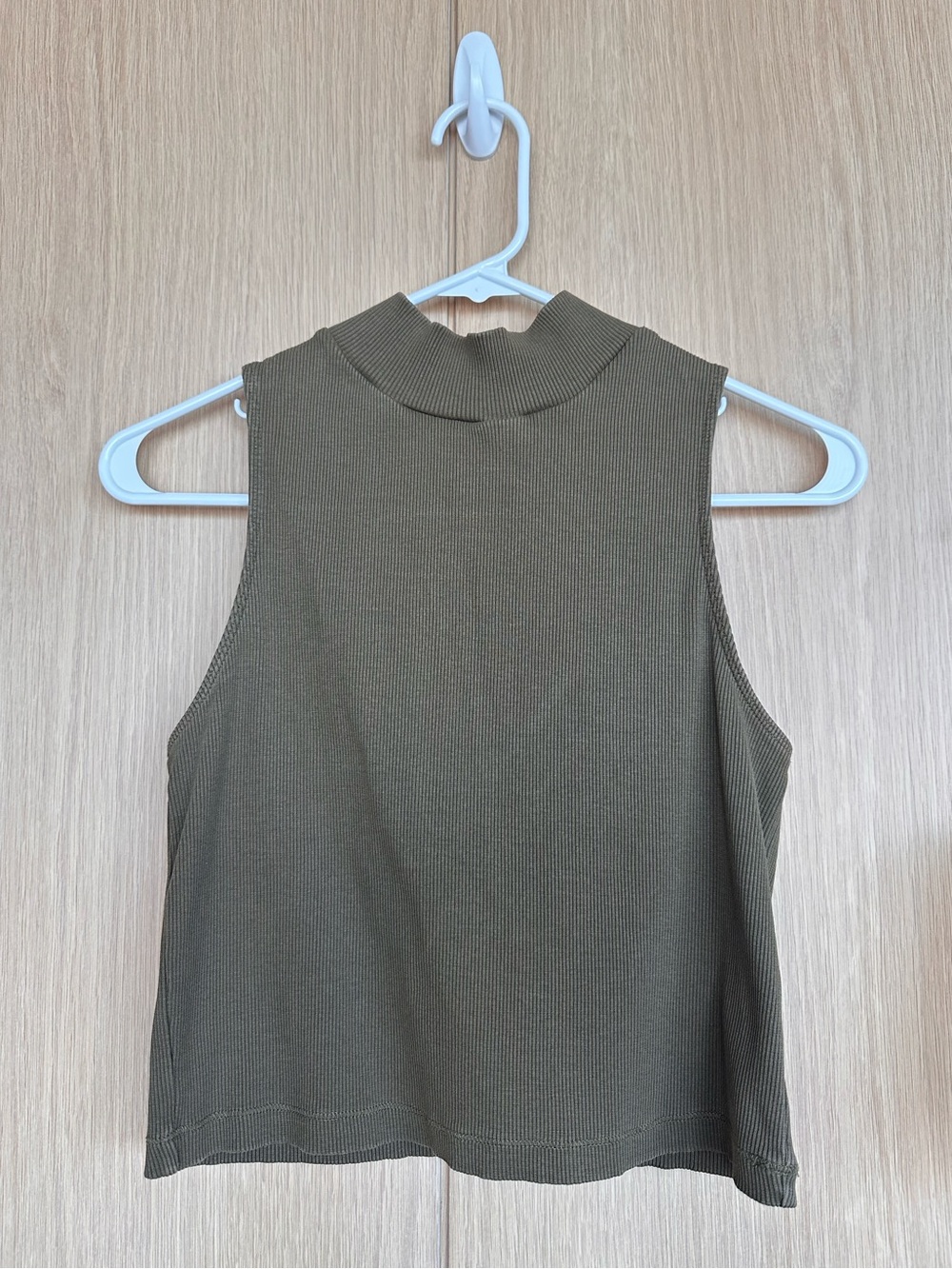 Everlane ribbed mockneck tank